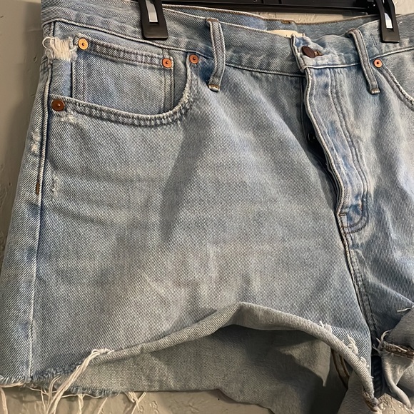 Madewell Relaxed Denim Shorts in Cedarcroft Wash - Picture 6 of 14